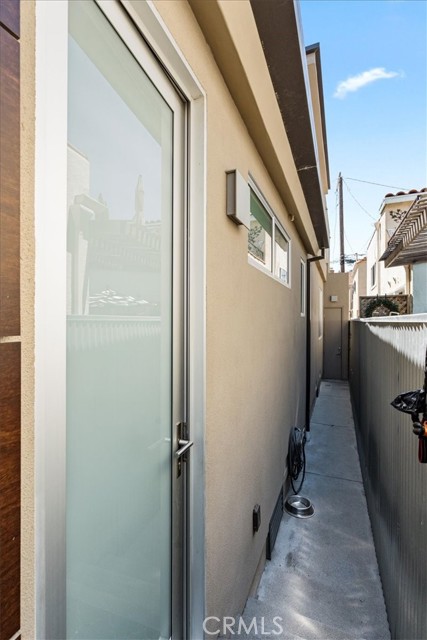 29 W Neapolitan Lane, Long Beach CA: https://media.crmls.org/medias/12b998c1-6f92-4eda-a453-acabe05fa049.jpg