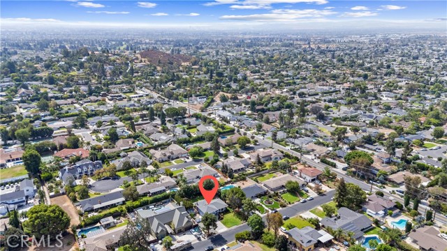 12172 Woodlawn Avenue, North Tustin CA: https://media.crmls.org/medias/12bc3095-d44b-44fe-8115-a16792e86f2b.jpg