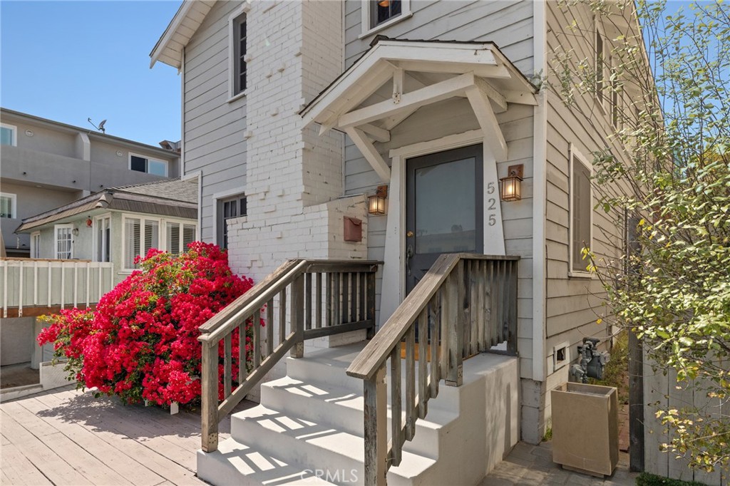 525 Manhattan Beach Boulevard