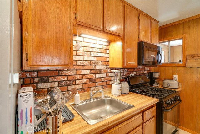Detail Gallery Image 9 of 20 For 1685 Virginia St, Wrightwood,  CA 92397 - 2 Beds | 1 Baths