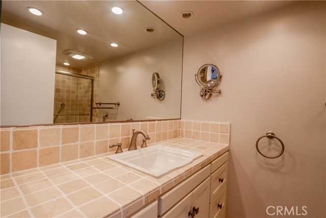 Detail Gallery Image 11 of 22 For 201 Bay Shore Ave #108,  Long Beach,  CA 90803 - 2 Beds | 2 Baths