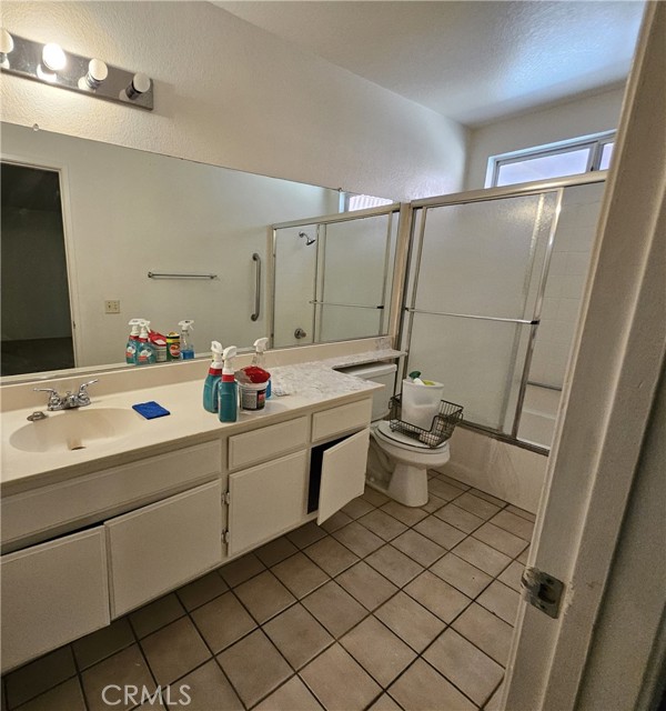 10966 Willow Lane, Adelanto CA: https://media.crmls.org/medias/12bece86-1c85-4b69-a32e-6484eb33a69c.jpg