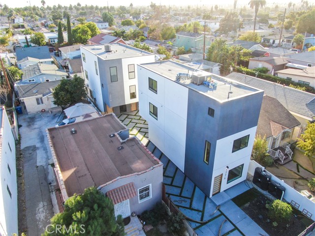 Detail Gallery Image 9 of 10 For 1774 W 37th Pl, Los Angeles,  CA 90018 - 4 Beds | 4/1 Baths