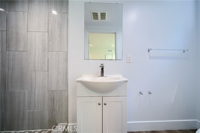 1423 New Hampshire Avenue, Los Angeles CA: https://media.crmls.org/medias/12c0dfce-637a-4632-9e94-ccce89443575.jpg