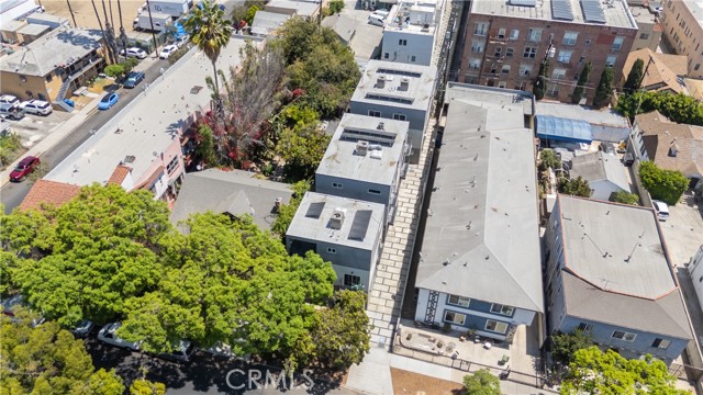1032 N Oxford Avenue, Los Angeles CA: https://media.crmls.org/medias/12c10463-2d07-476b-b054-d6d3b9b4bdea.jpg