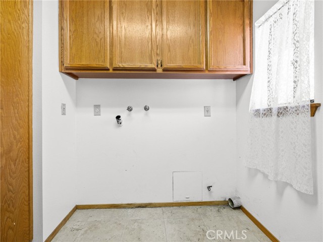 Detail Gallery Image 15 of 45 For 14053 Driftwood Dr, Victorville,  CA 92395 - 3 Beds | 2/1 Baths