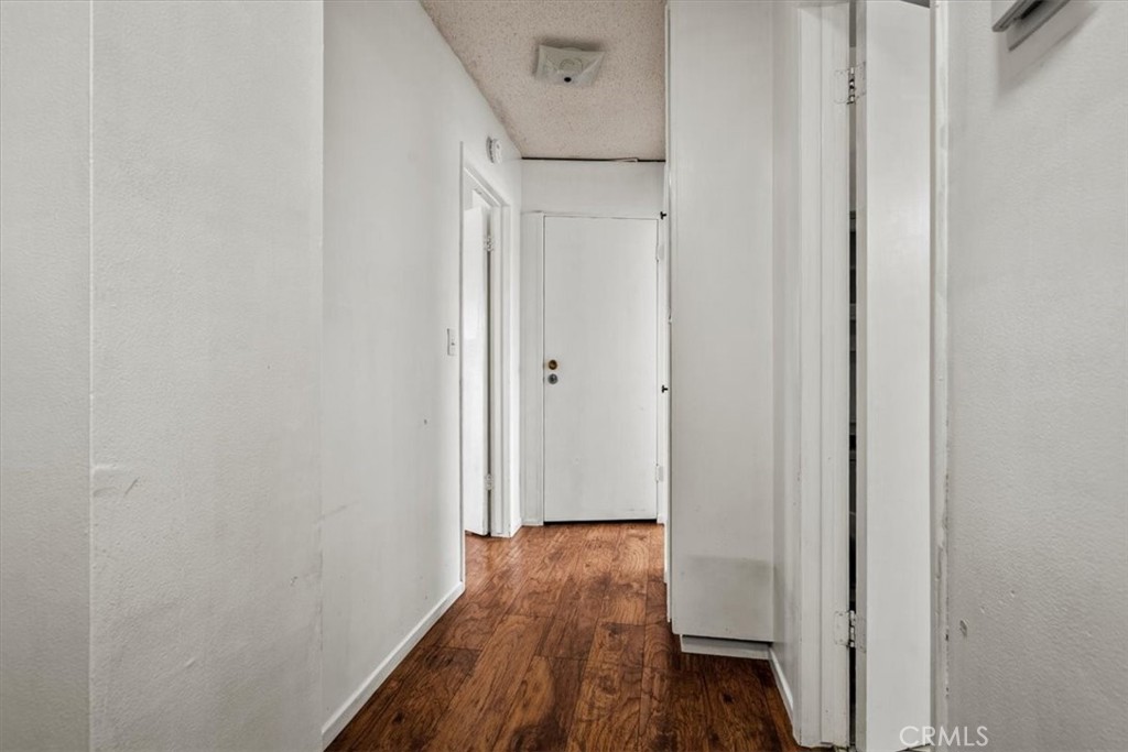 https://media.crmls.org/medias/12c1b096-8062-43d7-ae5e-9a83dad1d335.jpg?preset=X-Large