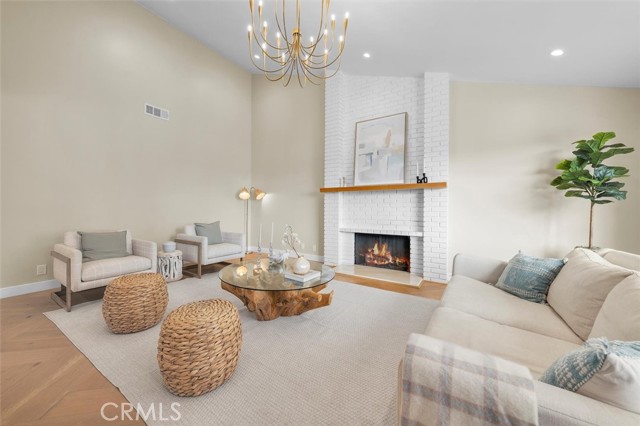 Detail Gallery Image 15 of 52 For 17481 Tramonto Dr, Pacific Palisades,  CA 90272 - 4 Beds | 3 Baths