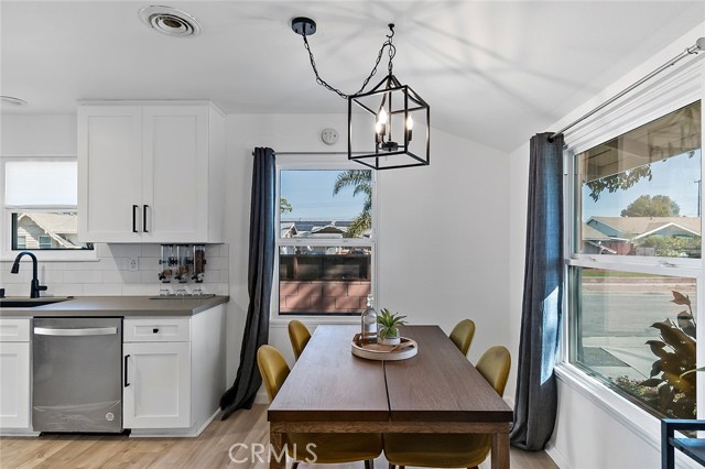 Detail Gallery Image 4 of 38 For 3581 Kemble Ave, Long Beach,  CA 90808 - 3 Beds | 2/1 Baths