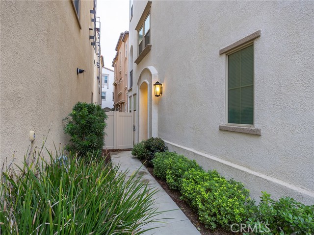 Detail Gallery Image 43 of 53 For 11238 N Mission Heights Dr, –,  CA 91345 - 3 Beds | 3 Baths