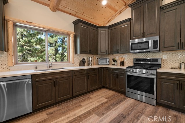 Detail Gallery Image 12 of 46 For 195 Teakwood Dr, Big Bear Lake,  CA 92315 - 4 Beds | 3/1 Baths