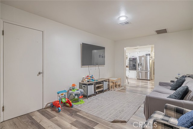 Detail Gallery Image 11 of 26 For 9268 Beech, Fontana,  CA 92335 - 3 Beds | 2 Baths