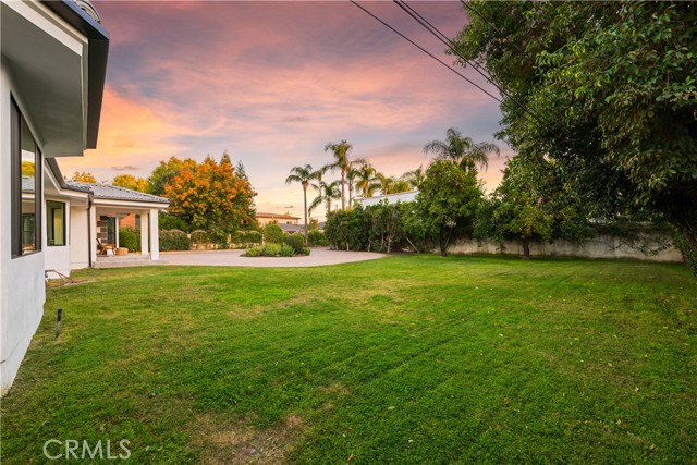 Detail Gallery Image 16 of 62 For 22901 Burbank Bld, Woodland Hills,  CA 91367 - 6 Beds | 4/1 Baths