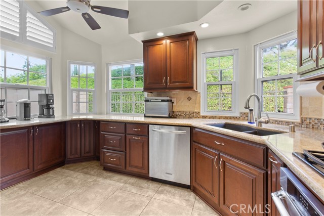 6118 E Garnet Circle, Anaheim CA: https://media.crmls.org/medias/12c3e966-a5e4-4cb1-85c4-6f068dddf1f3.jpg