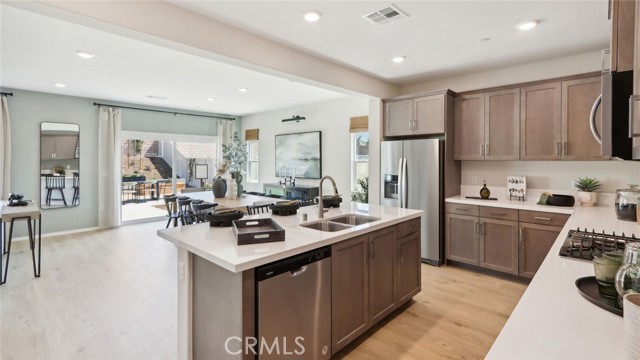 Detail Gallery Image 5 of 22 For 30539 via Del Cielo, Winchester,  CA 92596 - 5 Beds | 3 Baths