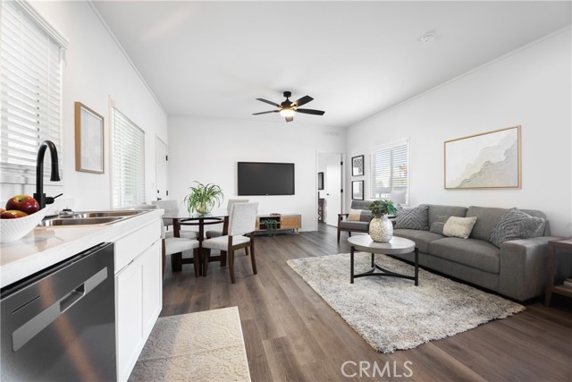 Detail Gallery Image 5 of 14 For 22600 Normandie Ave. #3,  Torrance,  CA 90502 - 2 Beds | 1 Baths