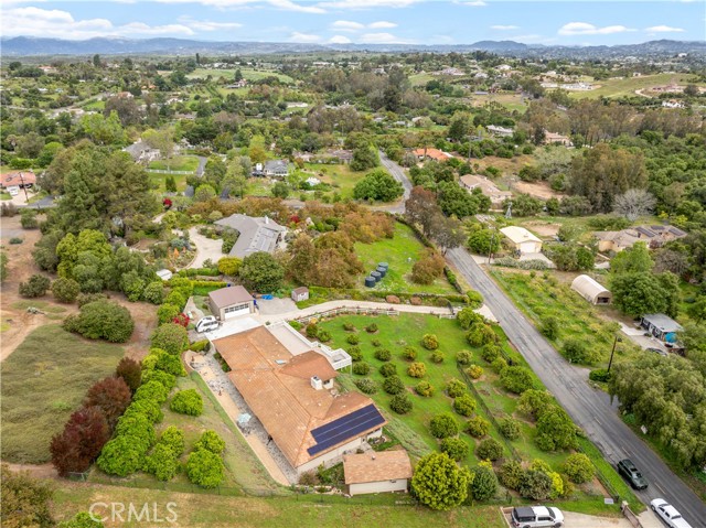 735 Del Valle Drive, Fallbrook CA: https://media.crmls.org/medias/12c4d381-9b78-4757-b573-904a7176073a.jpg