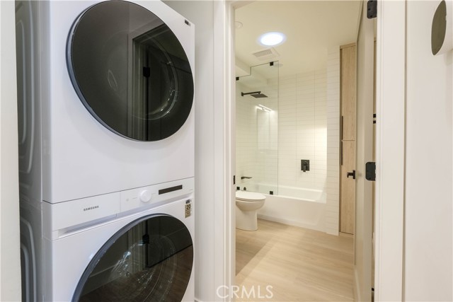 18852 Collins Street, Tarzana CA: https://media.crmls.org/medias/12c4f122-19b7-43fe-8565-9422127a0ca0.jpg