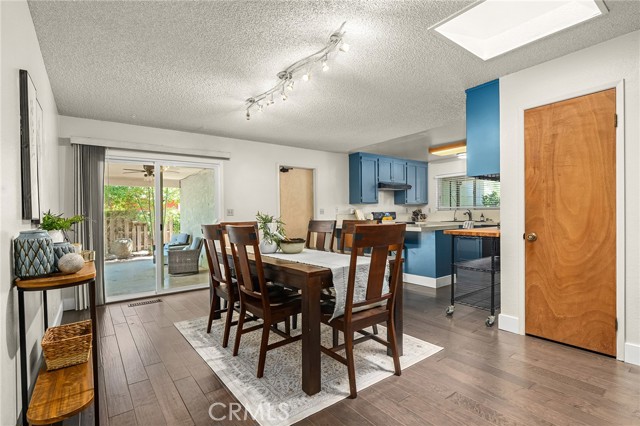 Detail Gallery Image 4 of 40 For 1702 Oak Vista Avenue, Chico,  CA 95926 - 3 Beds | 2 Baths