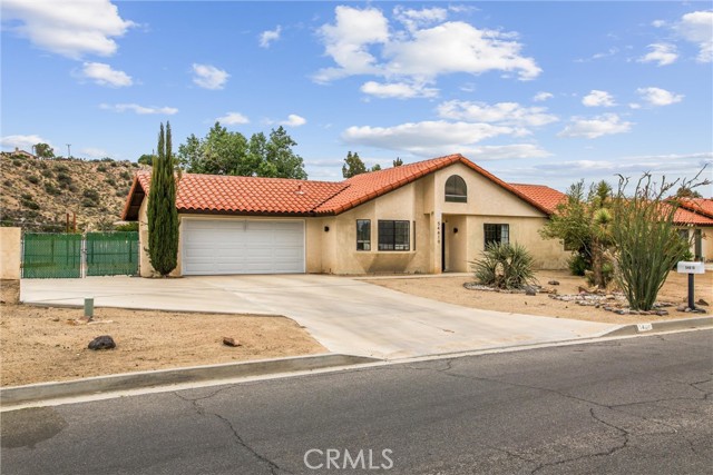 Detail Gallery Image 2 of 28 For 54610 Primavera Dr, Yucca Valley,  CA 92284 - 3 Beds | 2 Baths