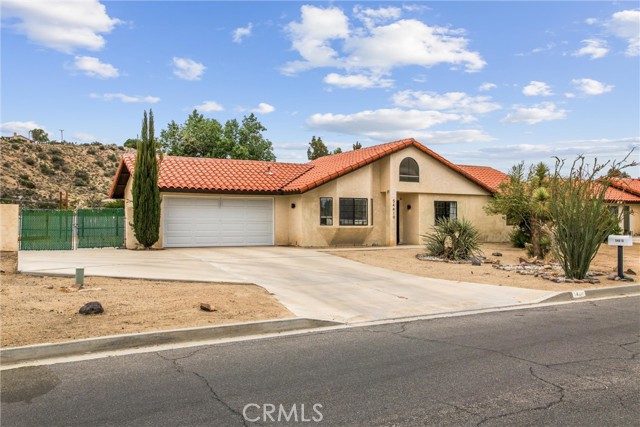 Detail Gallery Image 2 of 28 For 54610 Primavera Dr, Yucca Valley,  CA 92284 - 3 Beds | 2 Baths