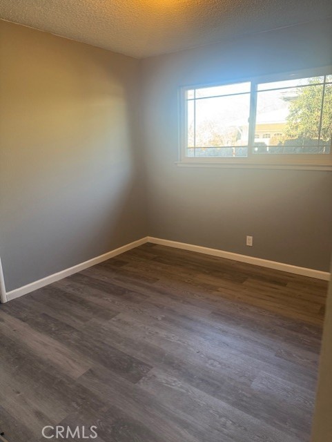 Detail Gallery Image 5 of 7 For 2720 Glen Ave, Merced,  CA 95340 - 3 Beds | 2 Baths