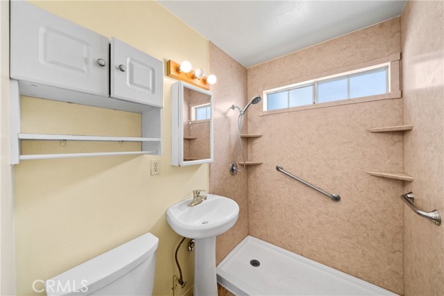 Detail Gallery Image 10 of 17 For 730 N Holmes, Ontario,  CA 91764 - 3 Beds | 1 Baths