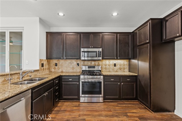 Detail Gallery Image 9 of 32 For 2535 Canterbury Ln, Simi Valley,  CA 93063 - 4 Beds | 2/1 Baths