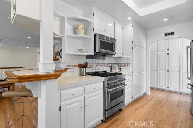 593 26th Street, Manhattan Beach, California 90266, 3 Bedrooms Bedrooms, ,2 BathroomsBathrooms,Residential,Sold,26th,SB22189948