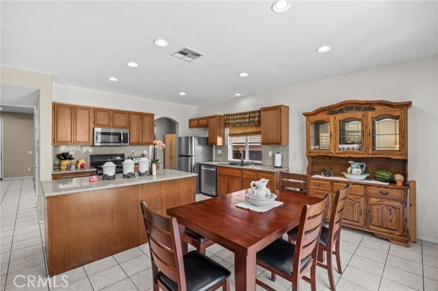 Detail Gallery Image 12 of 39 For 28402 Crestwood St, Menifee,  CA 92585 - 4 Beds | 3 Baths