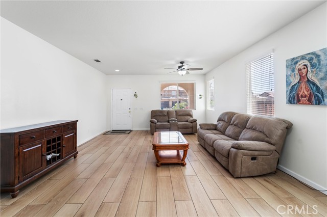 Detail Gallery Image 5 of 20 For 342 La Clarita Ave, San Jacinto,  CA 92582 - 3 Beds | 2 Baths