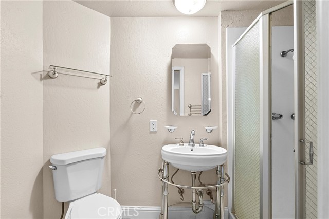 18 Jasper Drive, Chico CA: https://media.crmls.org/medias/12c7852e-19cf-455c-8e39-0ffc8014bb91.jpg