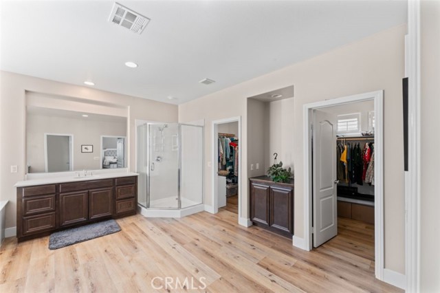 Detail Gallery Image 35 of 63 For 15520 Megan Dr, Canyon Country,  CA 91387 - 5 Beds | 4 Baths