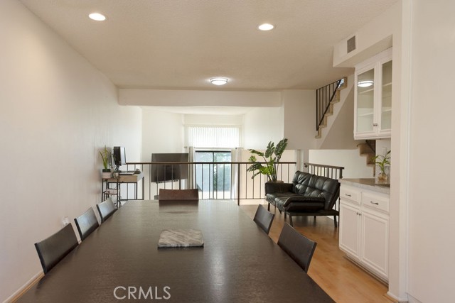 21241 Lassen Street, Chatsworth CA: https://media.crmls.org/medias/12c837e8-e7f6-4138-9739-e4b6fd604692.jpg