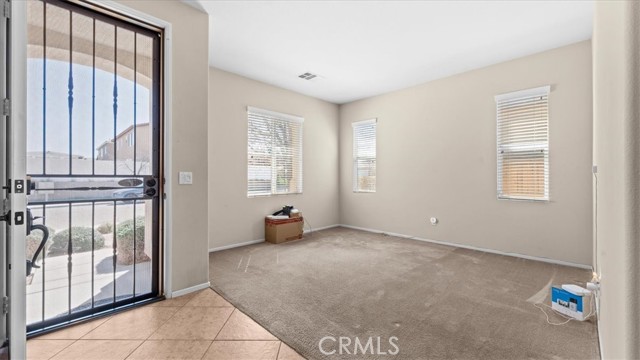 Detail Gallery Image 3 of 22 For 11768 Tiffany, Victorville,  CA 92392 - 3 Beds | 2 Baths