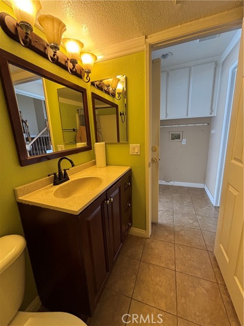 17092 Whispering Brook Way, Riverside CA: https://media.crmls.org/medias/12c85cfb-f6e2-43e6-bb9b-e85fe7c11e96.jpg