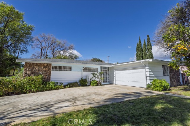 Detail Gallery Image 32 of 34 For 8811 Hayvenhurst Ave, North Hills,  CA 91343 - 4 Beds | 2 Baths