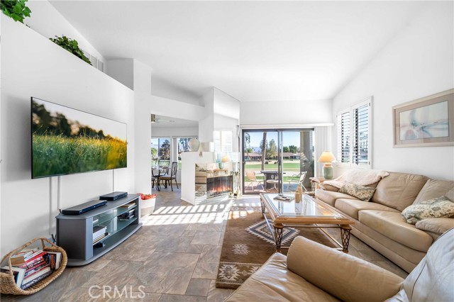41981 Preston Trail, Palm Desert CA: https://media.crmls.org/medias/12c8c2ad-13bc-4d02-b4ea-96fb0118a075.jpg