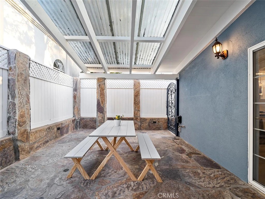 https://media.crmls.org/medias/12c933b4-051c-4ec8-85e8-b2d0f3c52726.jpg?preset=X-Large