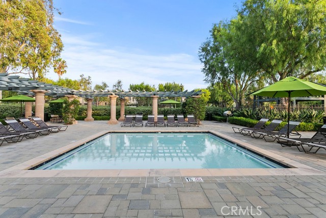 17 Crescent City, Irvine CA: https://media.crmls.org/medias/12c97b58-84b0-4299-b8e0-d3bad2f14276.jpg
