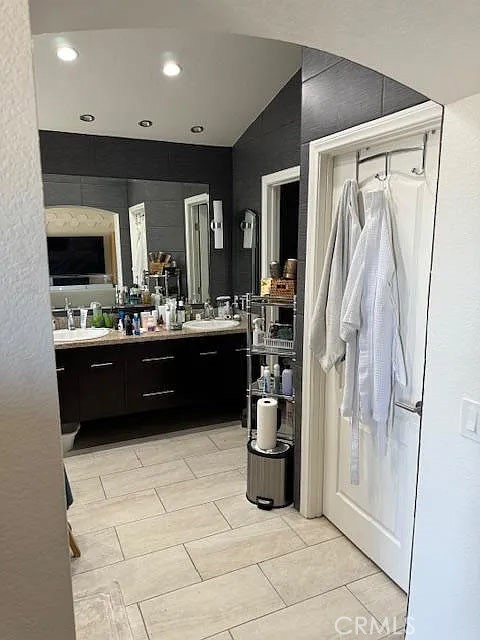 https://media.crmls.org/medias/12ca5138-f6b4-47ea-a137-fe359cc7e183.jpg?preset=X-Large