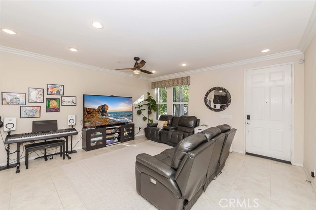 Detail Gallery Image 6 of 36 For 15723 Parkhouse Dr #75,  Fontana,  CA 92336 - 4 Beds | 3/1 Baths