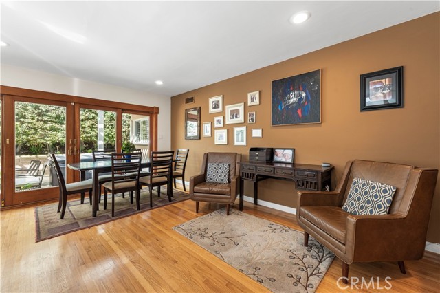 Detail Gallery Image 9 of 33 For 3629 Loadstone Dr, Sherman Oaks,  CA 91403 - 3 Beds | 2 Baths
