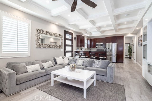 Detail Gallery Image 5 of 20 For 17161 Kingsbury St, Granada Hills,  CA 91344 - 3 Beds | 2 Baths