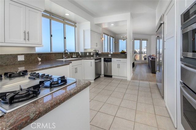 Detail Gallery Image 25 of 53 For 216 23rd St, Manhattan Beach,  CA 90266 - 4 Beds | 3 Baths