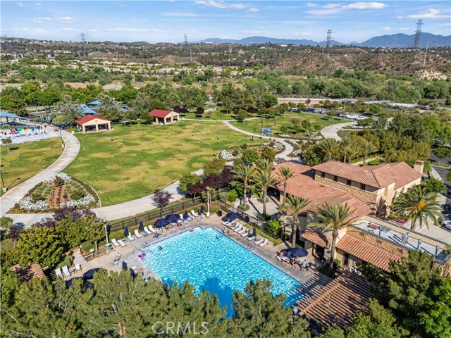 Detail Gallery Image 4 of 60 For 24106 Village Cir, Valencia,  CA 91354 - 4 Beds | 3 Baths