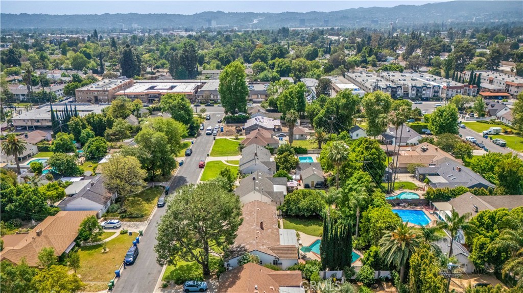 https://media.crmls.org/medias/12cce3ee-a59d-4316-a28b-222391ff4509.jpg?preset=X-Large
