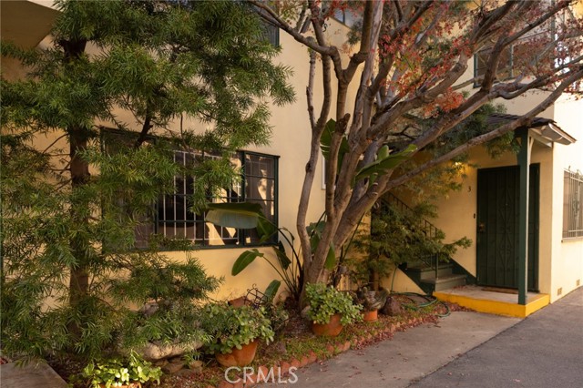 Detail Gallery Image 2 of 24 For 1745 N Mariposa, Los Angeles,  CA 90027 - 1 Beds | 1 Baths