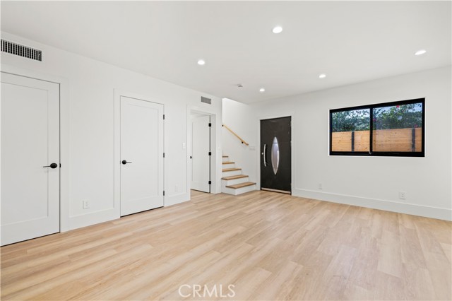 Detail Gallery Image 19 of 33 For 16245 Chatsworth St, Granada Hills,  CA 91344 - 3 Beds | 2/1 Baths