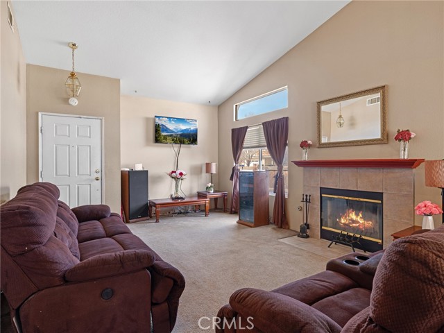 Detail Gallery Image 5 of 34 For 14621 Carob St, Victorville,  CA 92394 - 4 Beds | 3 Baths